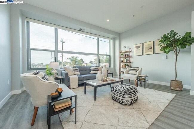 Building Photo - 1001 46th St