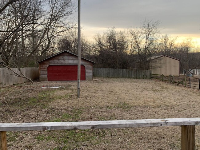 Building Photo - This rustic 2 bedroom cabin is 2.5 miles f...