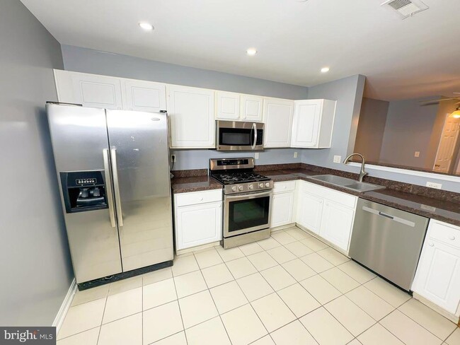 Building Photo - 1632 Briarview Ct