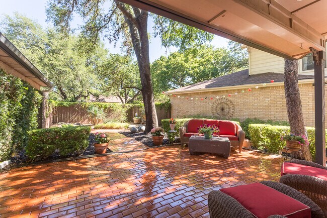 Building Photo - Beautiful 4 bedroom home in the Deerfield Subdivision