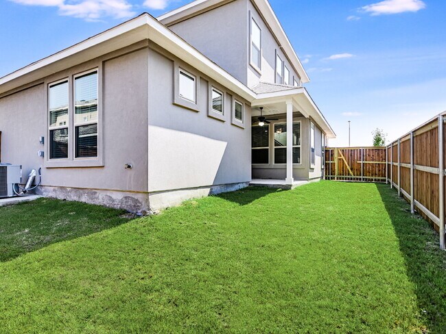 Building Photo - "Charming 3-Bedroom Condo Retreat in Georg...
