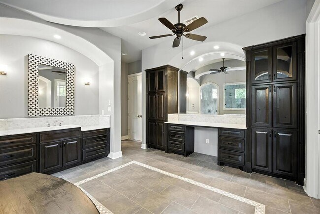 Building Photo - 7617 Lazy River Cove