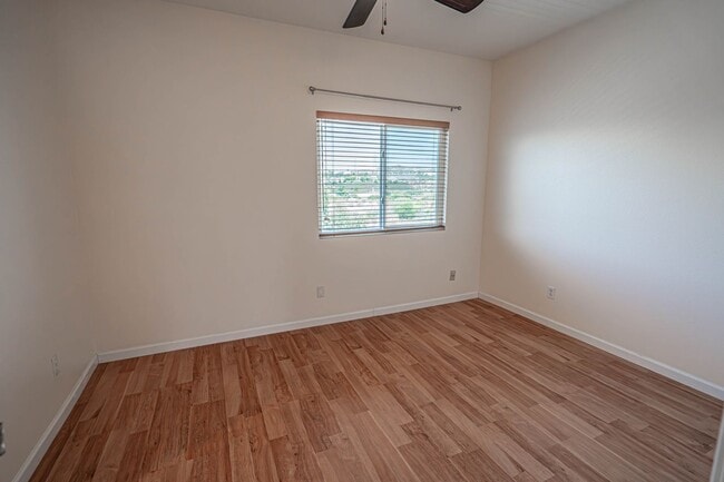 Building Photo - Charming 2-Bedroom Townhome in Valencia with Backyard & Community Amenities!