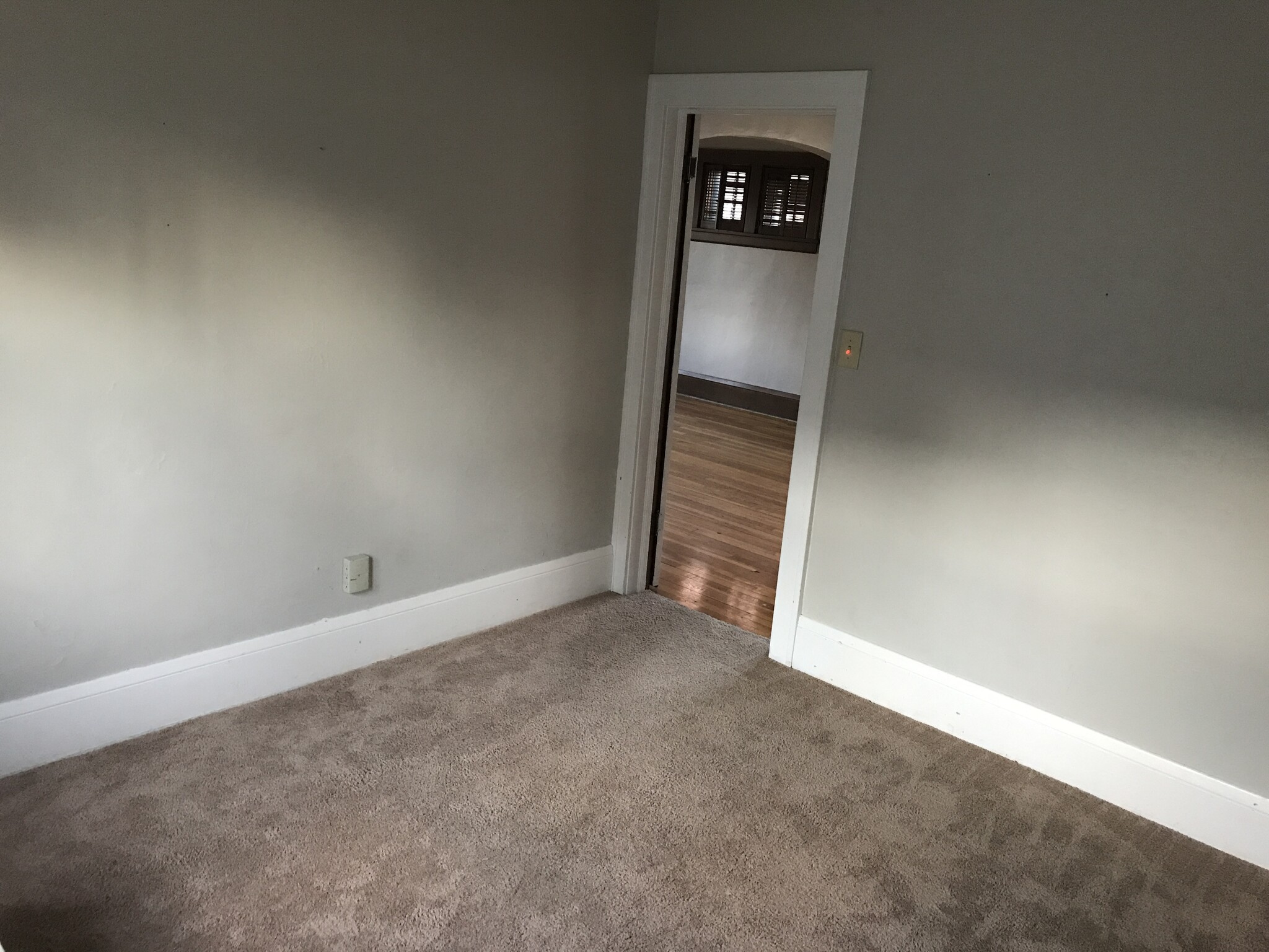 Building Photo - 2104 Hartford Ave