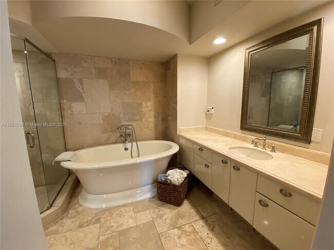 Building Photo - 333 Las Olas Way