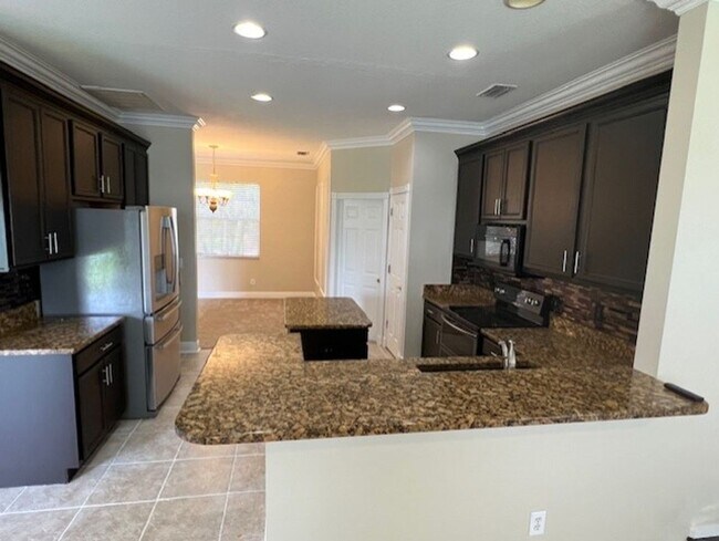 Building Photo - Country Chase