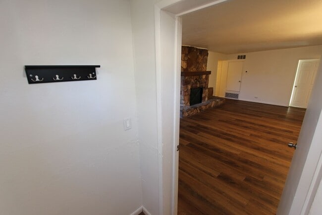 Building Photo - $500 Move-In Special! Remodeled Unit with Community Garden