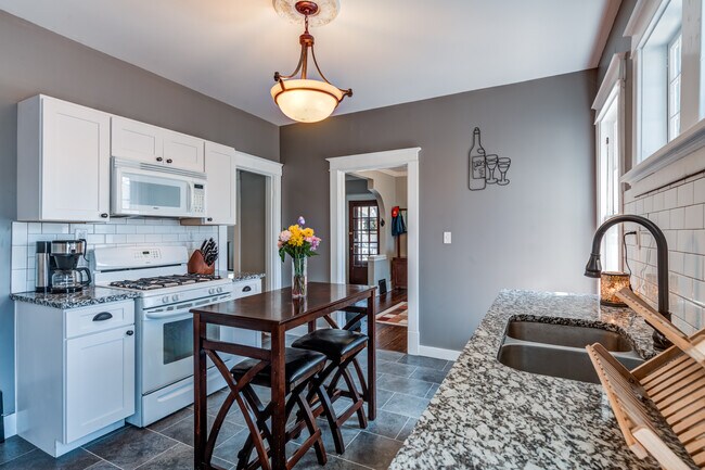 Building Photo - 2825 Burgess Ave