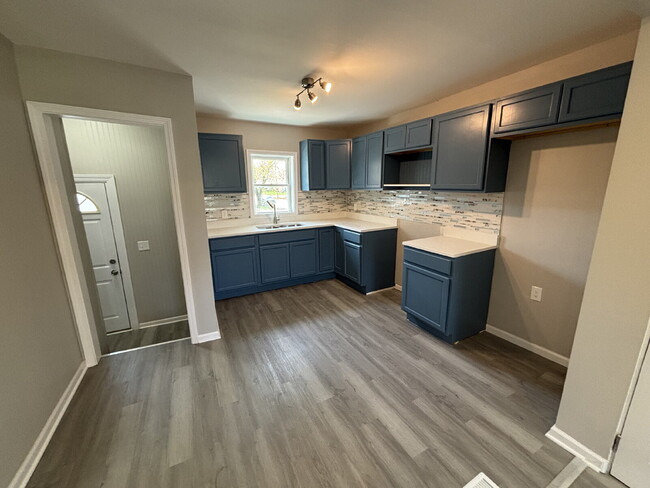 Building Photo - 4 Bedroom house in Gary!