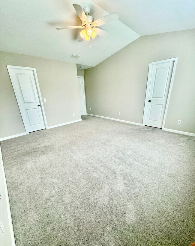 Building Photo - 3 Bed 2 Bath Townhome Located in Cokers Commons in Goose Creek!
