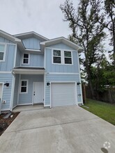Building Photo - 1030 McLaren Cir