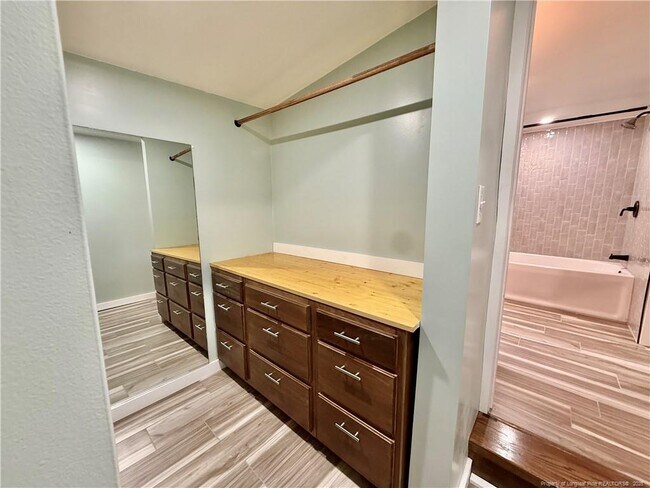 Building Photo - 1027 Cameron Hill Rd