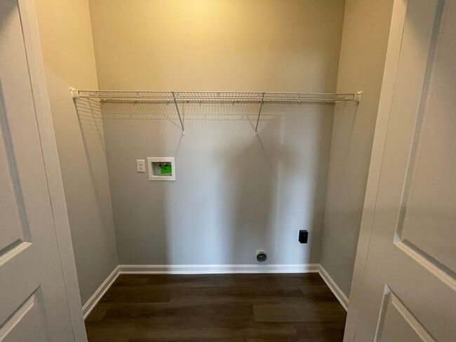 Building Photo - 1856-1858 Blackwell Road Duplex