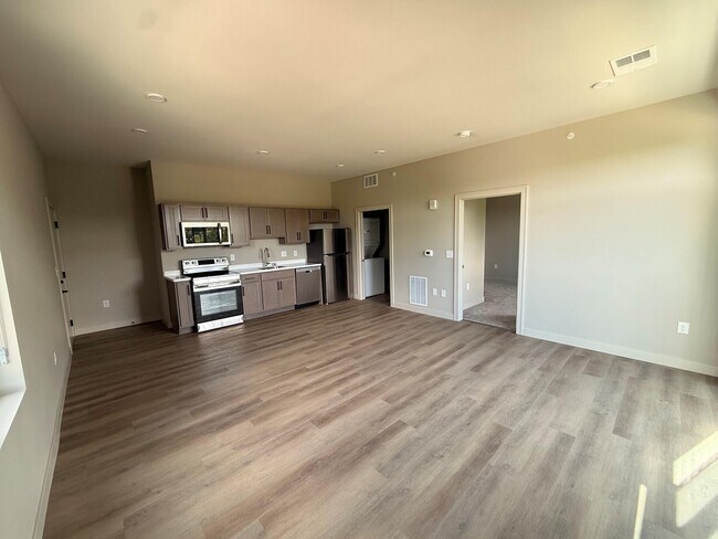 Building Photo - 4810-4810 N Santa Monica Blvd