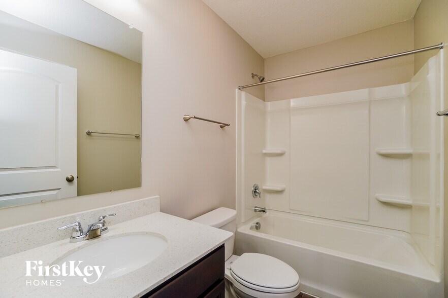 Building Photo - 565 Weaver Ridge Dr