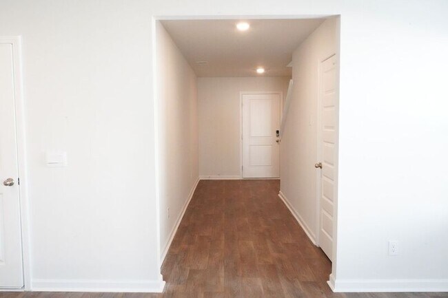 Building Photo - 491 Coconut Dr