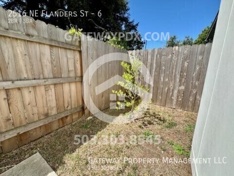Building Photo - 2516 NE Flanders St