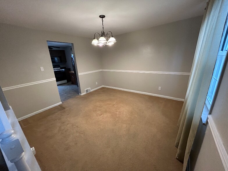 Building Photo - 190 Andrew Dr