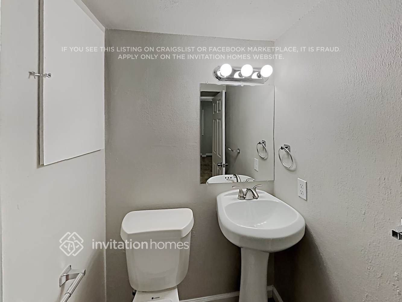 Building Photo - 15735 E Brown Ave