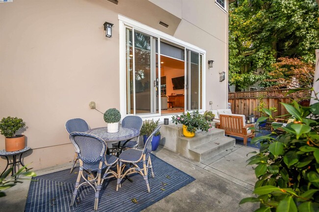 Building Photo - 4 Hardy Ct