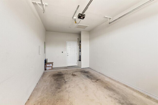 Building Photo - 917 Ramblewood St