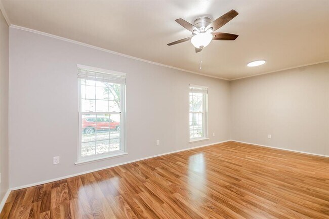 Building Photo - 1840 Paxton Dr