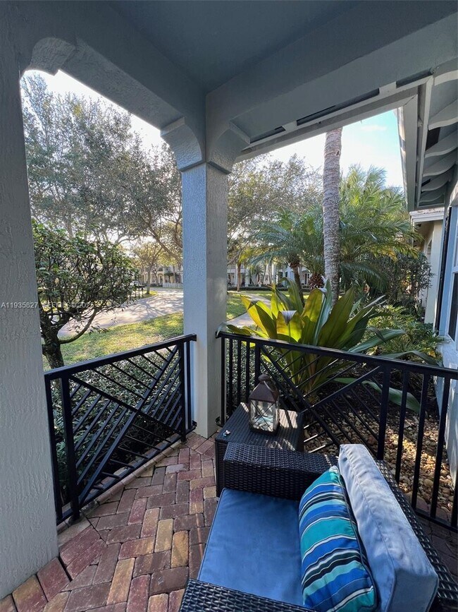 Building Photo - 184 W Bay Cedar Cir