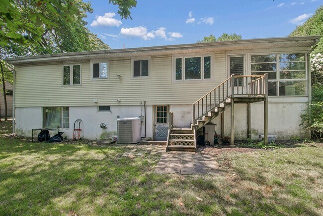 Building Photo - 70 Botsford Rd