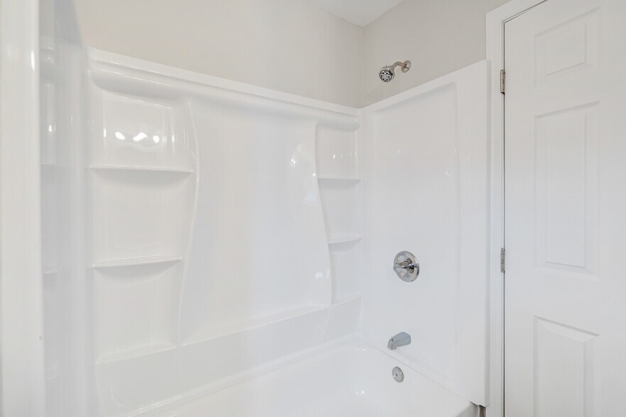 Building Photo - 1340 Pontiac Ave