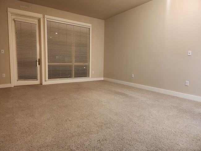 Building Photo - Washington Ave #306