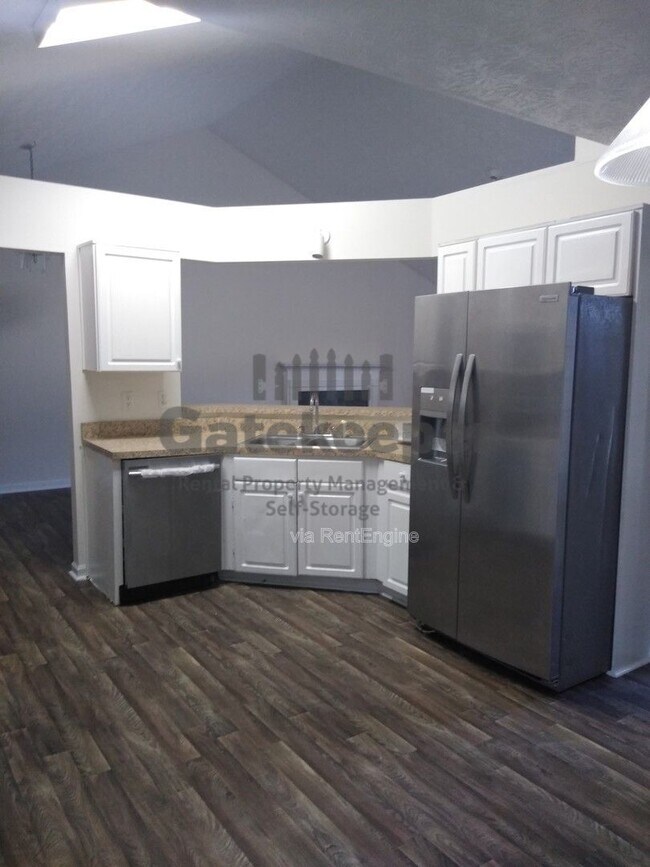 Building Photo - 688 River Mist Dr