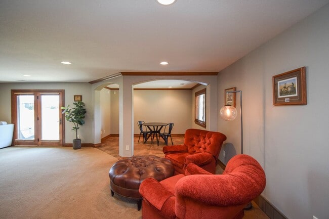 Building Photo - 2204 S Silverthorne Ave