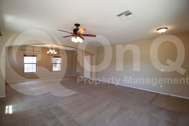 Building Photo - 995 E Blue Spruce Ln