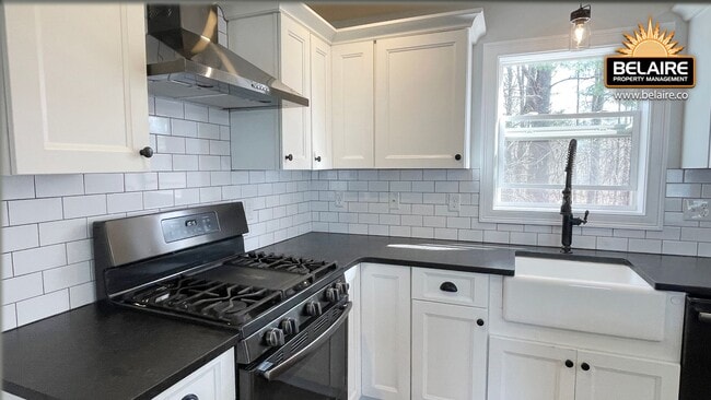 Building Photo - Cozy Country Living