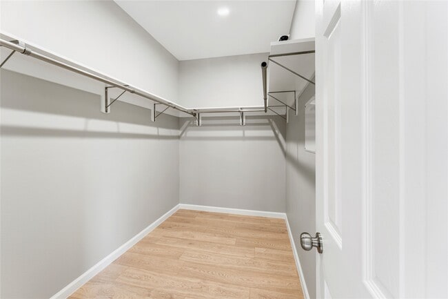 Building Photo - 5125 Jezebel St