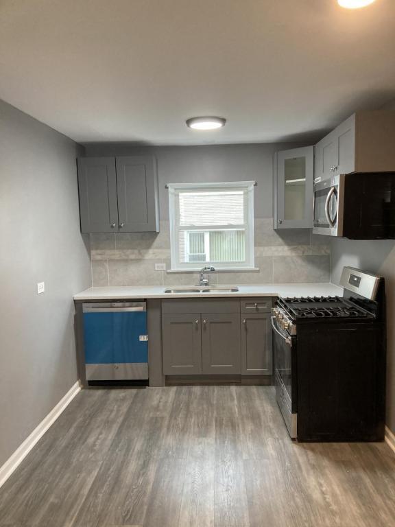 Building Photo - 808 E 89th Pl