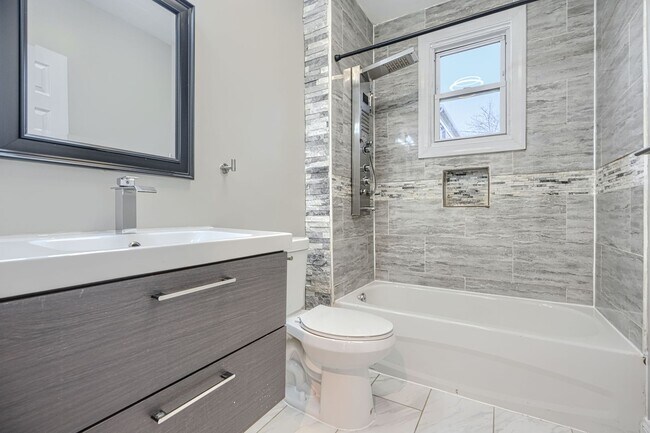 Building Photo - 4012 Fernhill Ave