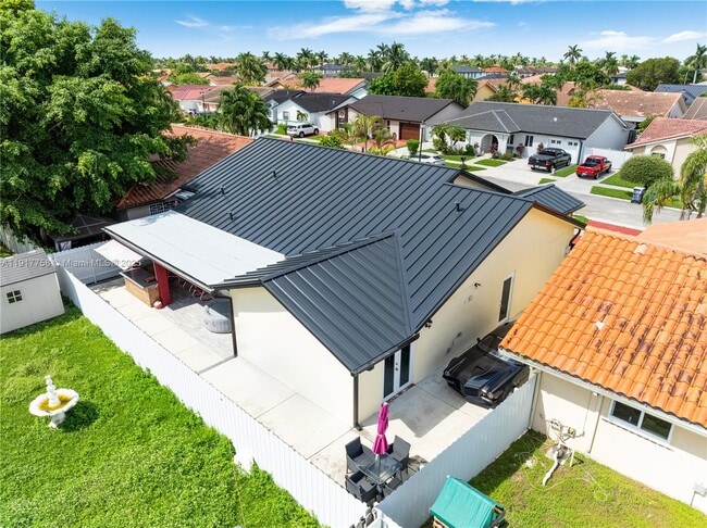 Building Photo - 1025 NW 128th Ct