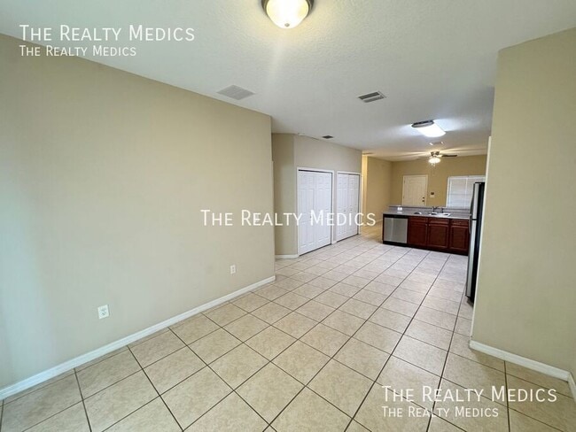 Building Photo - 548 Albatross Dr
