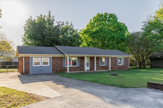 Primary Photo - 110 Greenwood Cir