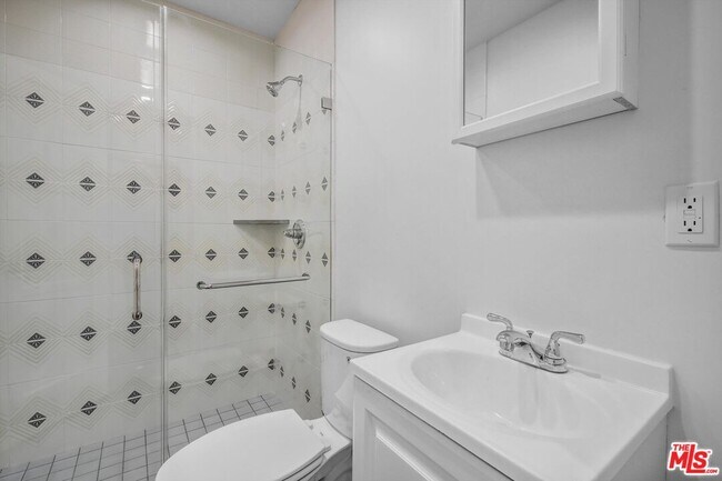 Building Photo - 207 S Reeves Dr