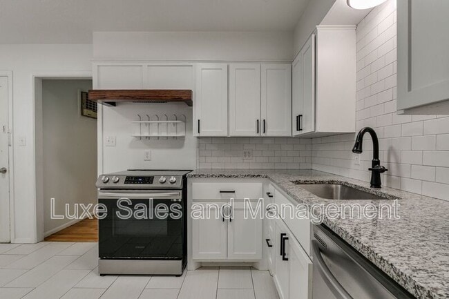 Building Photo - 3516 Mt Pleasant Dr