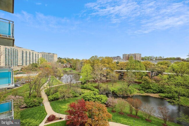 Building Photo - 10201 Grosvenor Pl