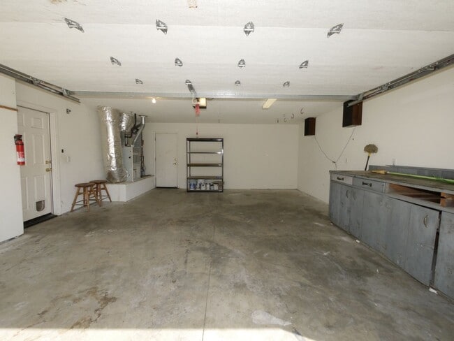 Building Photo - 460 Toyon Dr