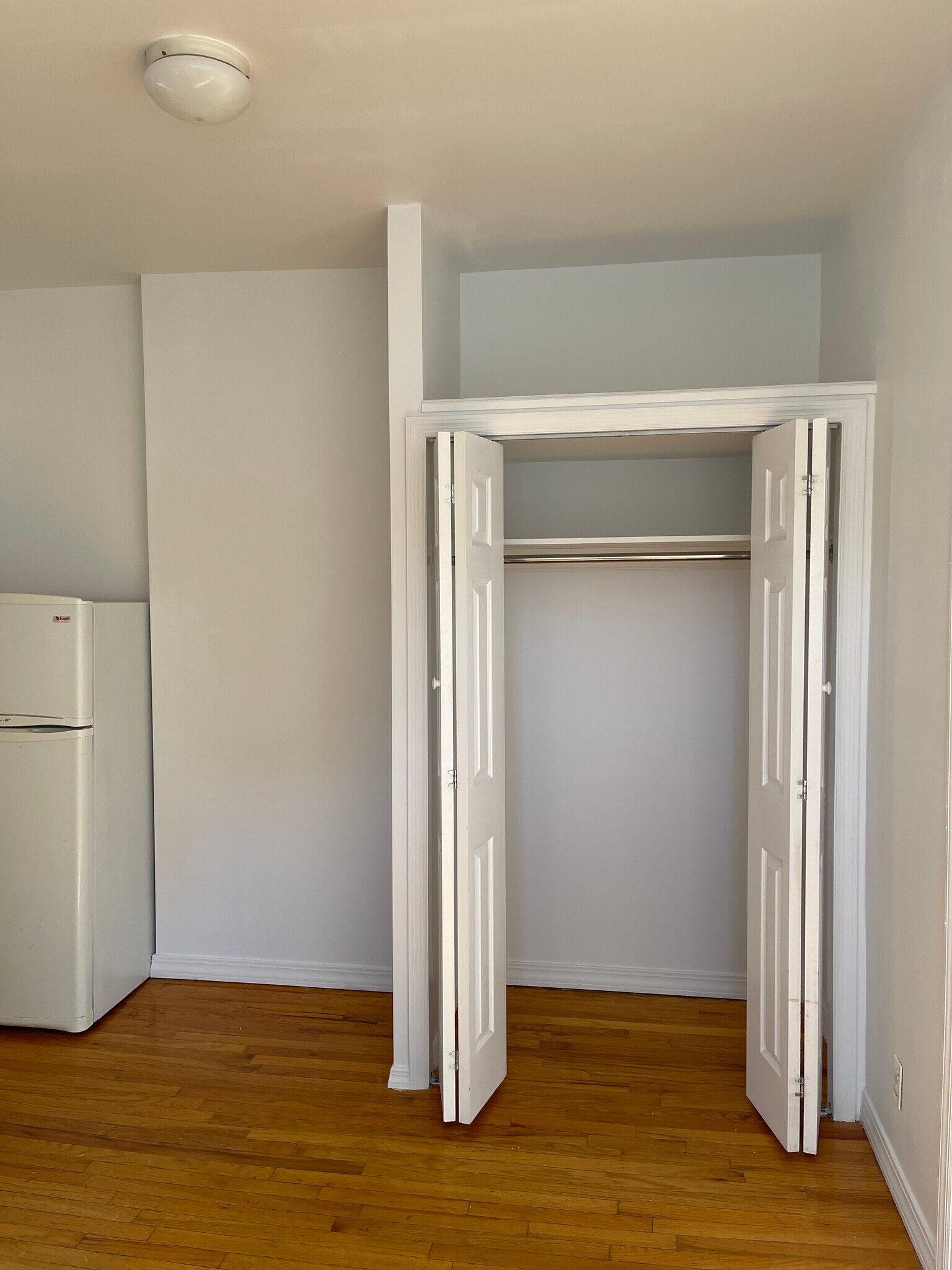 Building Photo - 16 Conselyea St