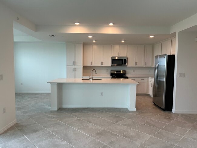 Building Photo - 12180 Wellen Golf St