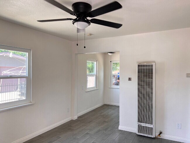 Building Photo - Newly renovated 2br 1bath near the 215