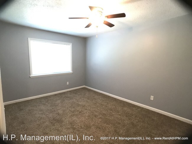 Building Photo - 1124 University Dr