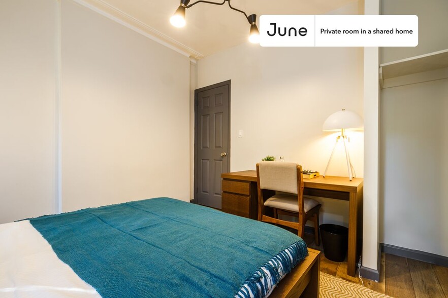 Building Photo - Private bedroom in 3 bed/1 bath Home