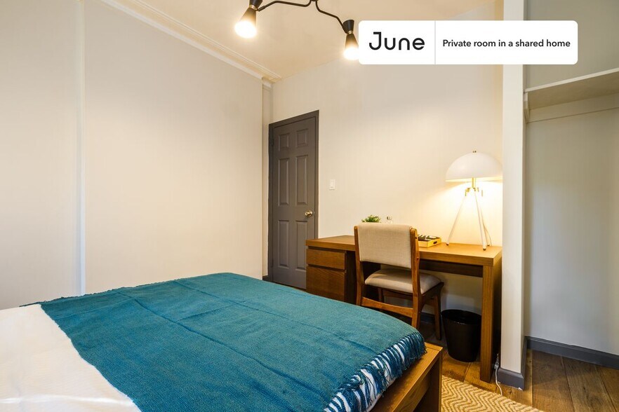 Building Photo - Room in Shared 3 bed/1 bath home in Hell's Kitchen